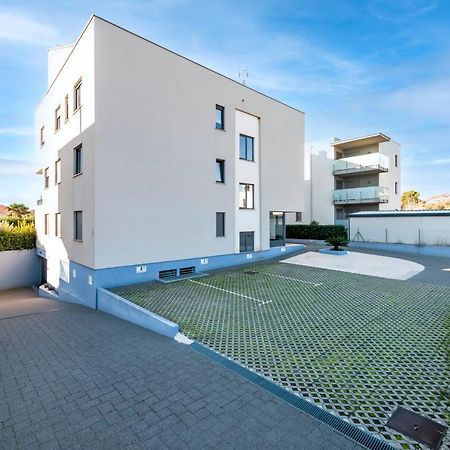 Sunny Day - Apartment With Parking Rovinj Bagian luar foto