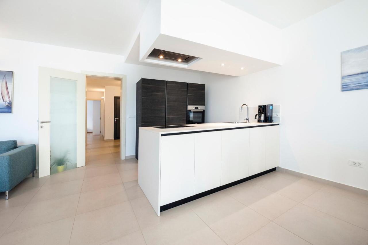 Sunny Day - Apartment With Parking Rovinj Bagian luar foto