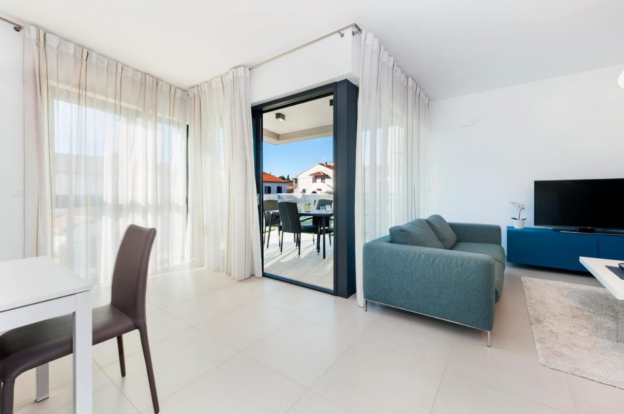 Sunny Day - Apartment With Parking Rovinj Bagian luar foto