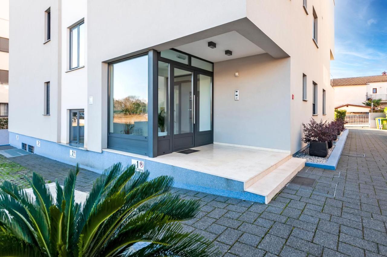 Sunny Day - Apartment With Parking Rovinj Bagian luar foto