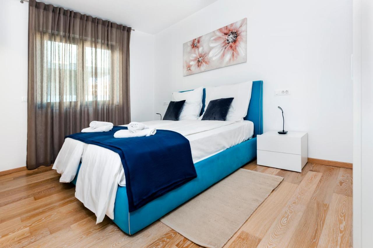 Sunny Day - Apartment With Parking Rovinj Bagian luar foto