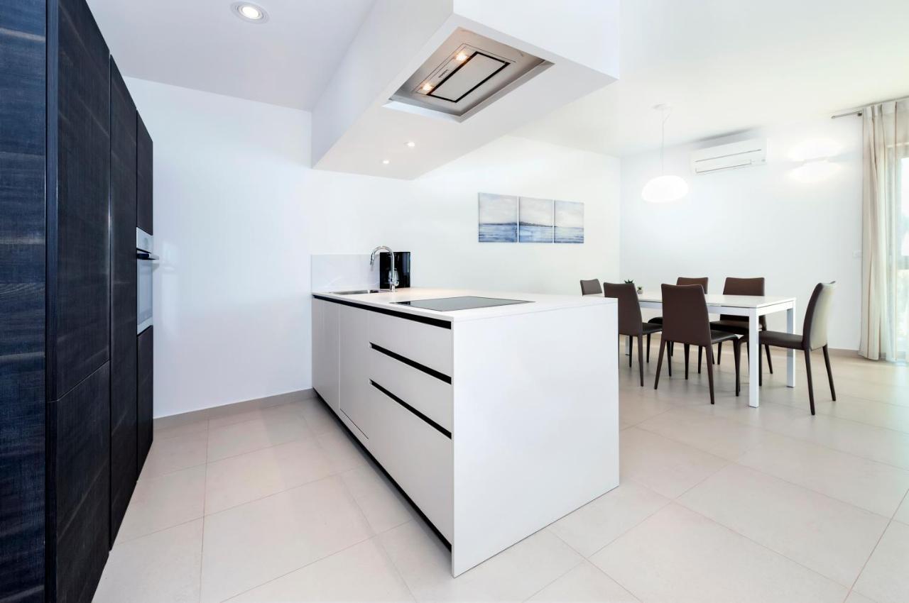 Sunny Day - Apartment With Parking Rovinj Bagian luar foto