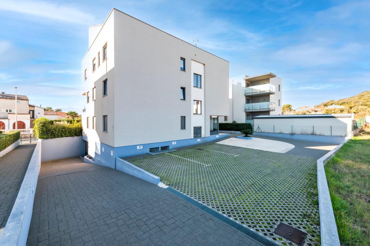 Sunny Day - Apartment With Parking Rovinj Bagian luar foto