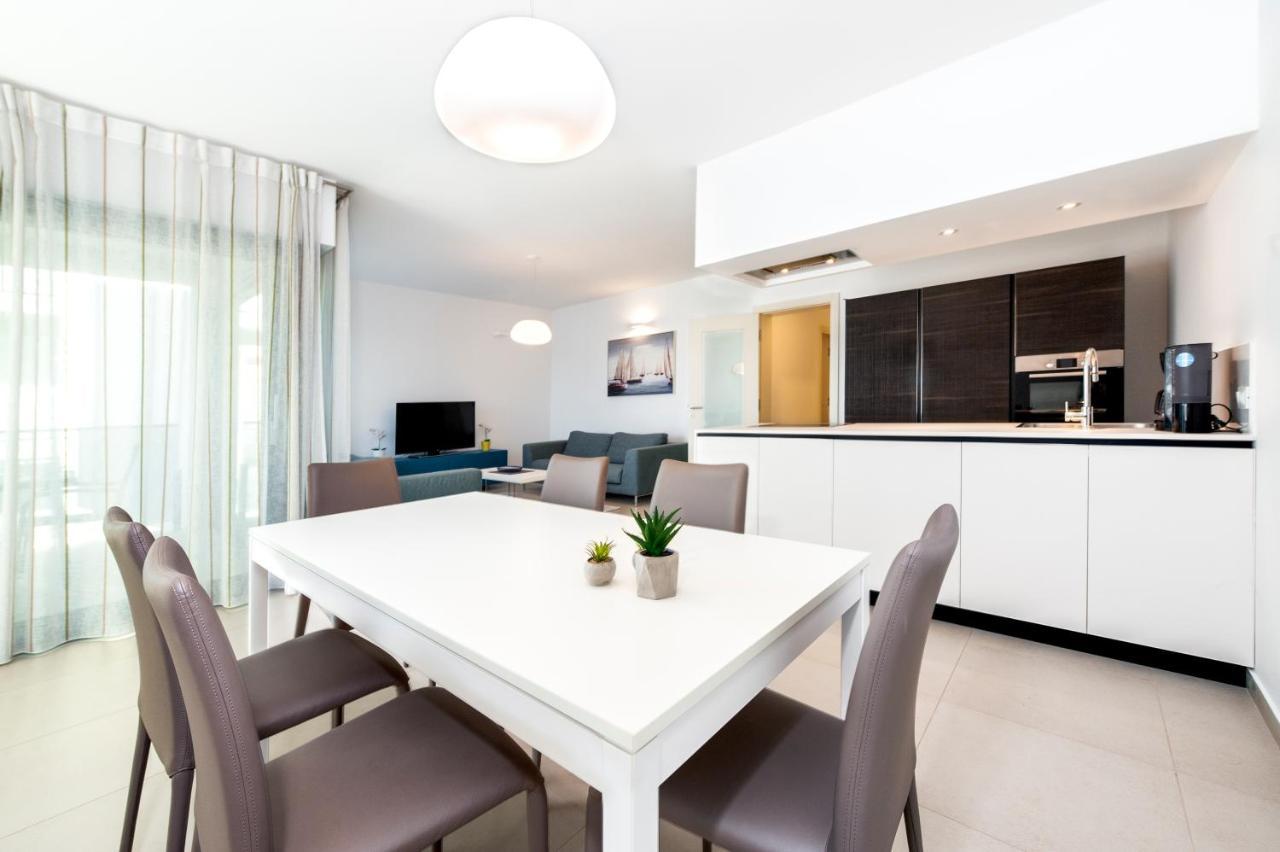 Sunny Day - Apartment With Parking Rovinj Bagian luar foto