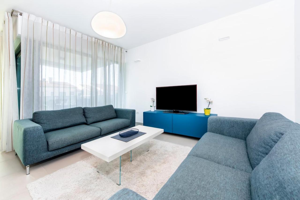Sunny Day - Apartment With Parking Rovinj Bagian luar foto
