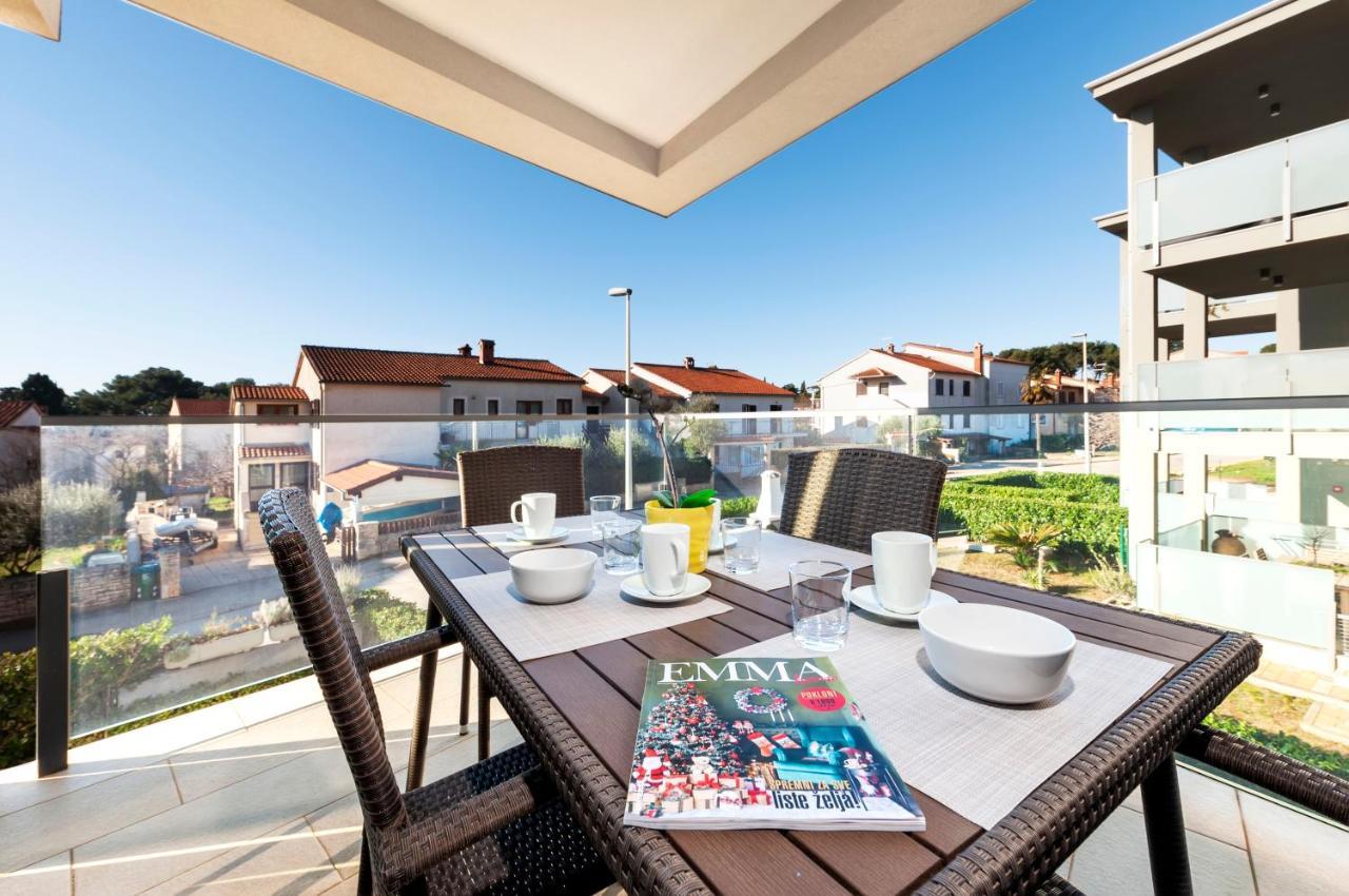 Sunny Day - Apartment With Parking Rovinj Bagian luar foto