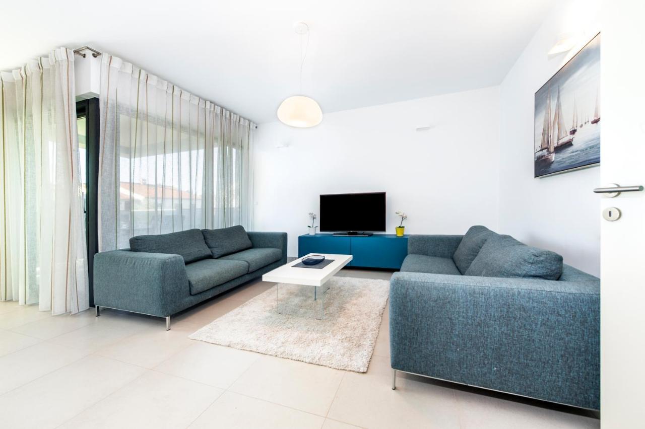Sunny Day - Apartment With Parking Rovinj Bagian luar foto