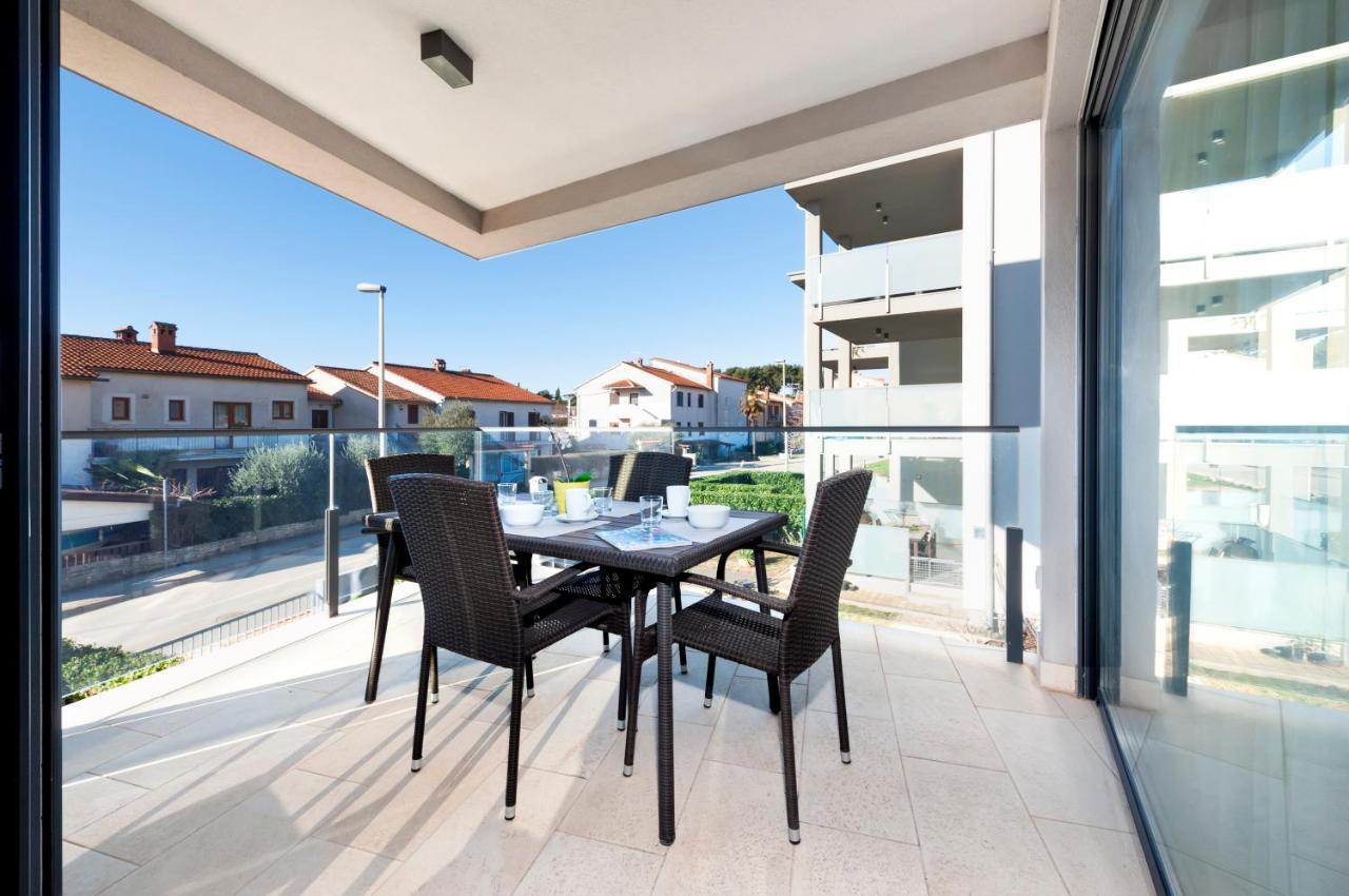 Sunny Day - Apartment With Parking Rovinj Bagian luar foto