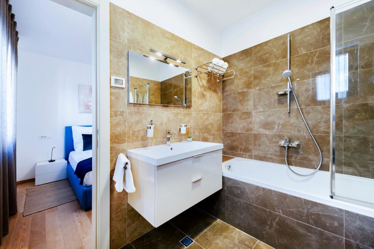 Sunny Day - Apartment With Parking Rovinj Bagian luar foto