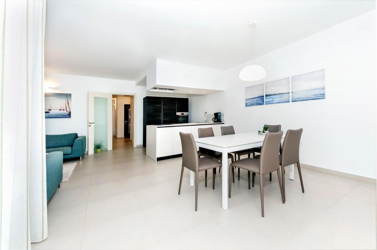 Sunny Day - Apartment With Parking Rovinj Bagian luar foto